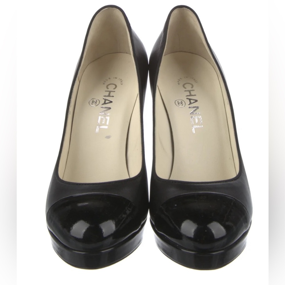 CHANEL 2010 Interlocking CC Logo Pumps